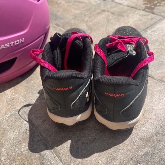 Under Armour Baseball/Softball Molded Cleats - Picture 3 of 10